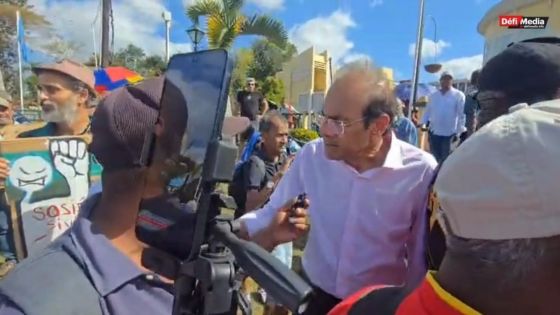 Réforme des pensions : la présence d’Obeegadoo critiquée lors de la marche pacifique à Rose-Hill