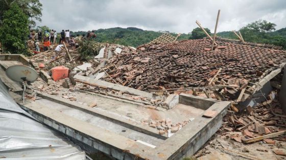 Indonésie: 2 morts et 21 disparus dans un glissement de terrain