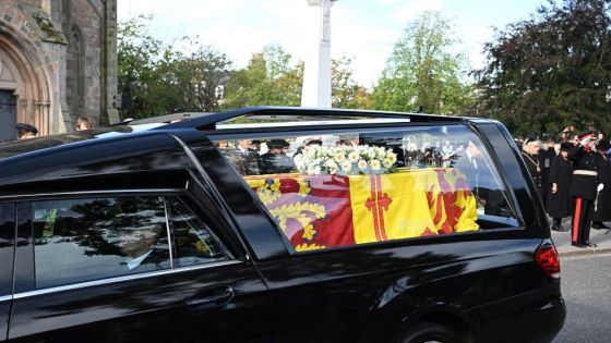 Le cercueil de la reine Elizabeth II quitte le château de Balmoral 