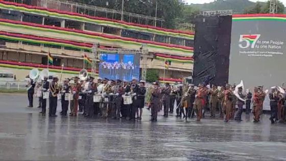 La Mauritius Police Band brille sous la pluie au Champ-de-Mars