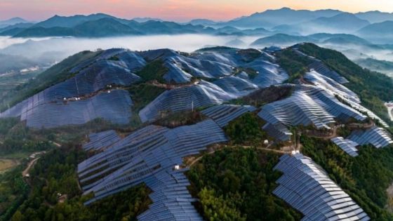 Énergie renouvelable : La Chine tapisse ses montagnes de panneaux solaires 