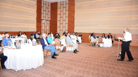 Vers un plan d’action pour le recyclage durable des panneaux solaires et batteries 