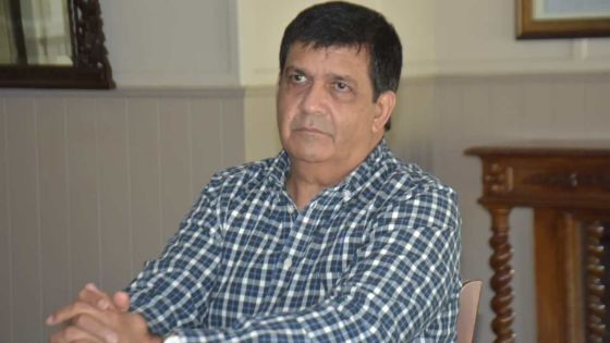 Anil Ramnarain allègue qu’un proche du pouvoir lui a dit de démissionner