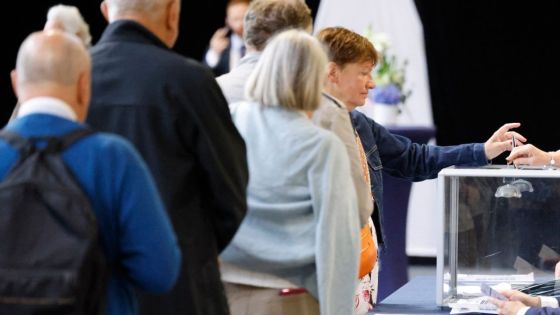 Législatives: les Français votent pour un scrutin historique