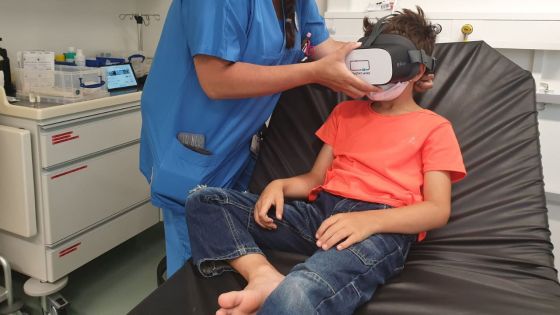 A Gaza, un casque de réalité virtuelle pour soulager des enfants traumatisés par la guerre