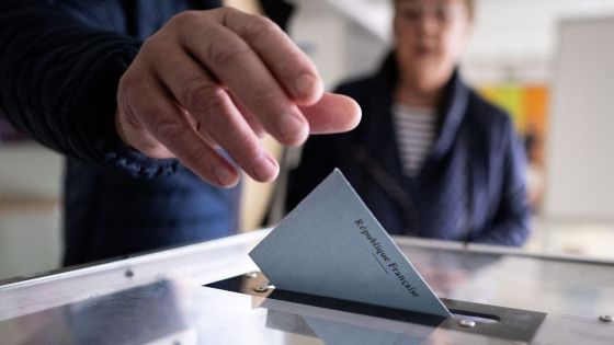 La France aux urnes pour des élections cruciales
