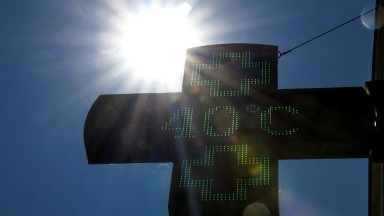 Canicule : Paris voit rouge, la France continue d'étouffer