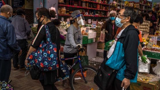 Covid: Hong Kong envisage d'assouplir les mesures face à la lassitude des habitants