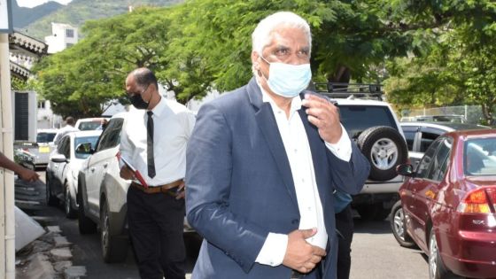 Plainte de Jagutpal pour diffamation criminelle : Valayden interrogé « under warning »