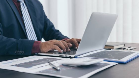 Budget 2025/2026 : SOS Papa plaide pour des mesures de télétravail et d’horaires flexibles accessibles à tous