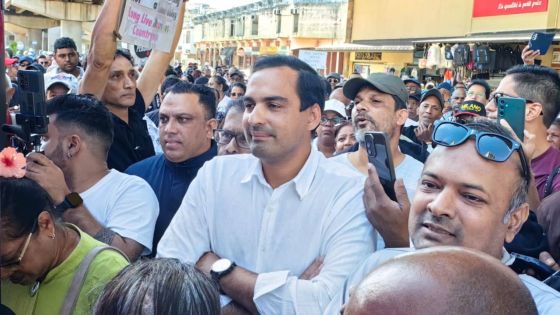Marche de protestation contre l’âge de la pension de vieillesse à 65 ans : «Kontan, pa kontan, gouvernman pou bizin rekile», lance Adrien Duval