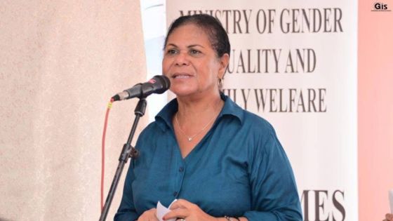 Arianne Navarre-Marie se dit “profondément consternée” après la diffusion d’une vidéo montrant une femme ligotée et menacée par un homme dans un véhicule