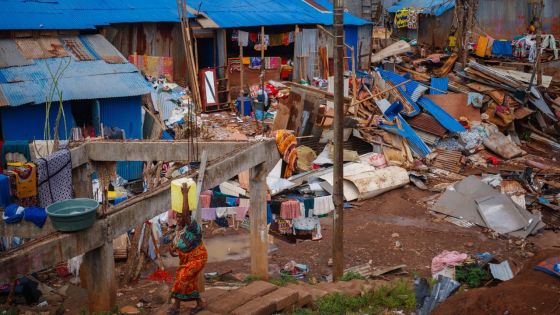 Après le départ d'Emmanuel Macron, les habitants de Mayotte attendent encore de l'aide
