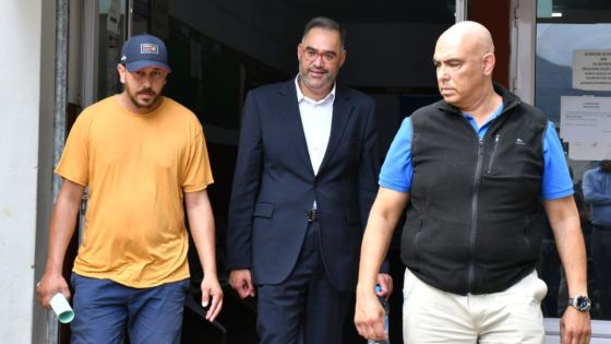 Junaid Fakim conduit à l’hôpital Victoria pour des examens médicaux