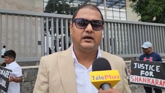 Plainte de Rajen Valayden contre l’Éducation : manif symbolique devant la cour Suprême 