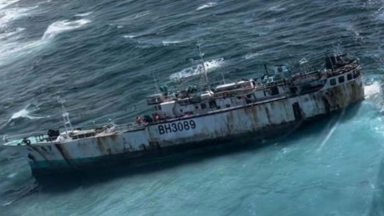 Bateau de pêche taïwanais abandonné par son propriétaire : qui se chargera du renflouage ?