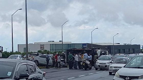 Accident : un camion se renverse sur l’autoroute en direction de Bagatelle