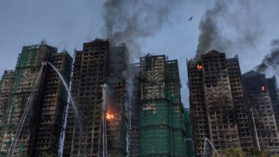 À Hong Kong, au moins 83 morts et 250 disparus dans le pire incendie depuis des décennies