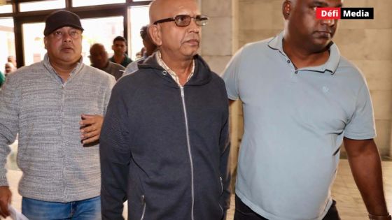 [En images] Affaire « Reward Money » : l’ACP Gungadin devant le tribunal de Port-Louis