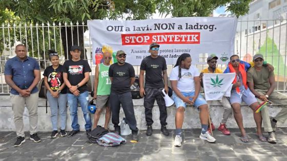 [En images] Port-Louis : marche pacifique du Kolektif 420 pour dire non aux drogues synthétiques