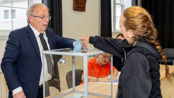 La France commence à voter samedi pour des législatives historiques