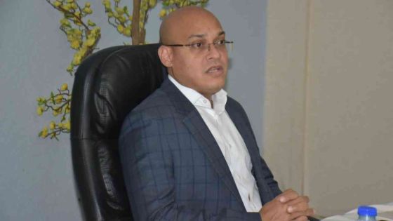 Carburants : le PPC se réunira au plus tard le 13 janvier, selon Callichurn  