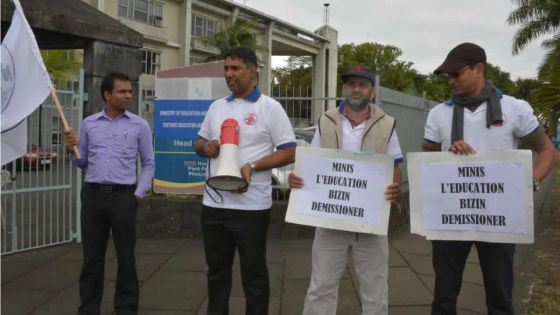 Manif de l’Upsee : la démission de Leela Devi Dookun-Luchoomun et de son époux réclamée