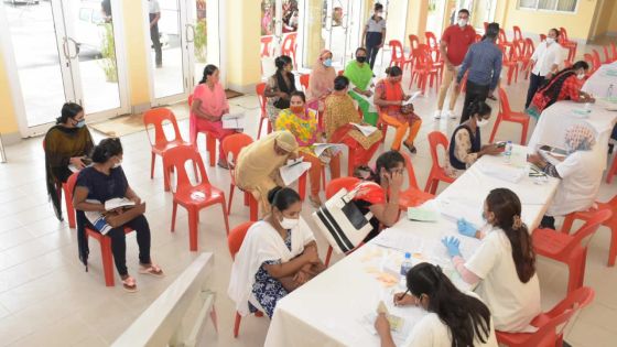 Au stade Anjalay : le personnel médical égare sa carte vaccinale 