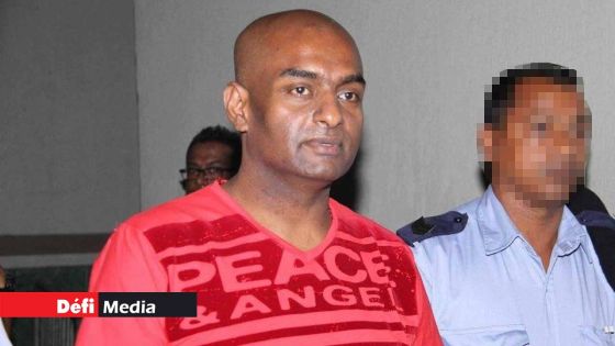 La Bastille : un garde-chiourme remet 18 colis à Peroomal Veeren 