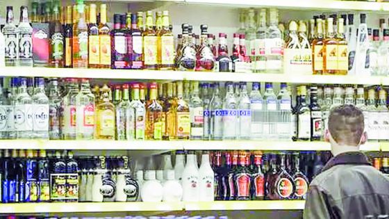 Vente d’alcool : grossistes et détaillants voient leurs frais de licence doubler 