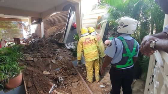Un camion termine sa course contre la façade d'une maison à Tranquebar
