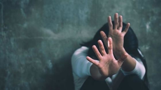 Violence domestique : son fils toxicomane menace d’abuser d’elle et de mettre le feu