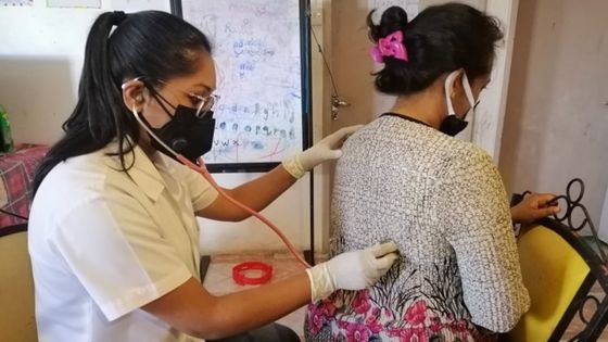 Le Dr Roma Dewan tire la sonnette d’alarme - isolement à domicile et automédication : une périlleuse équation