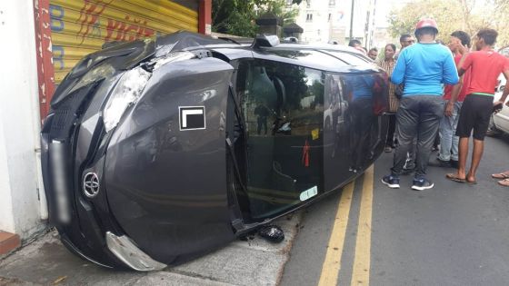 Accident à la rue Labourdonnais, à Port-Louis : un couple sort par le coffre