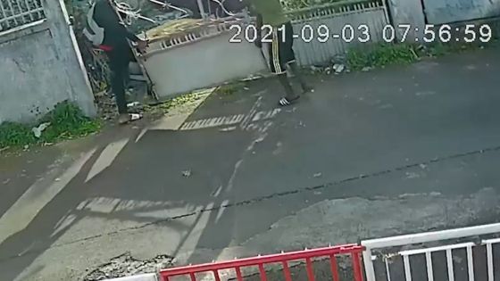 Ce matin à route Boundary, Rose-Hill : Ils dévissent une porte et l’emporte …  