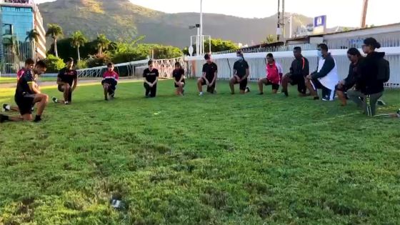 L’équipe nationale de badminton rend hommage au jockey Juglall