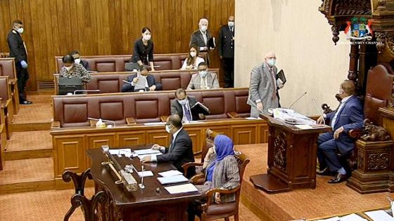 Parlement : walk-out de l'opposition après l'expulsion de Bérenger