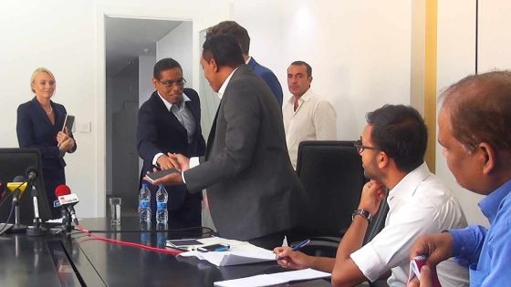 Dr. Alvaro Sobrinho refuse de répondre à la presse 