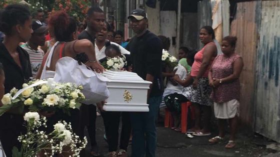 Les funerailles du petit Ezra Firmin