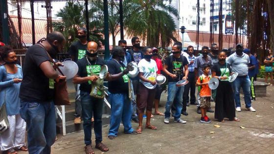 Jardin de la Compagnie : protestation symbolique de ReA et concert de casseroles