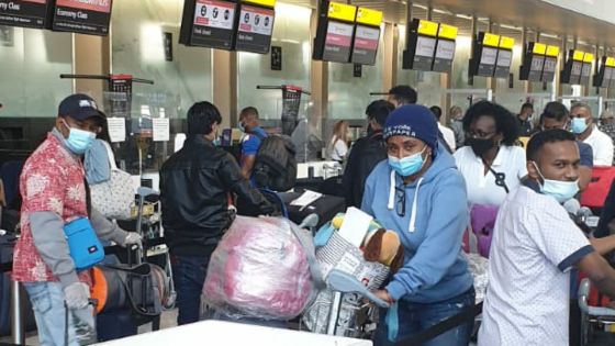 [En images] Environ 300 employés de croisières sont rentrés au pays ce dimanche