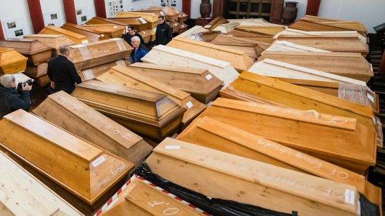 Covid-19 : près de deux millions de morts, l’OMS se penche sur les variants 