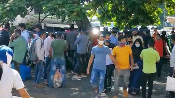 Port-Louis : images choquantes du non-respect de la distanciation physique