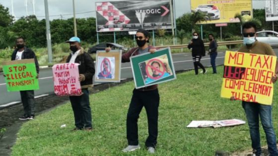 [En images] Réouverture des frontières : manifestation des chauffeurs de taxi de l’aéroport ce matin