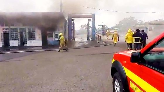 Incendie à l’entrepôt de la CNT à Forest-side 
