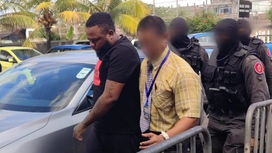 Franklin conduit dans une clinique privée avant de retourner en détention