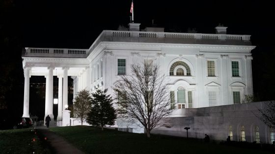 Le chef de cabinet de la Maison Blanche positif à la Covid-19