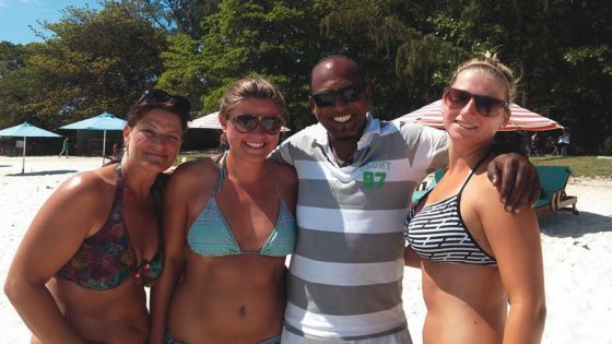 Prakash Manaroo: Un masseur à la plage