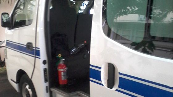 Alors qu’il transportait une malade: Un ambulancier s’arrête pour acheter des pommes d’amour