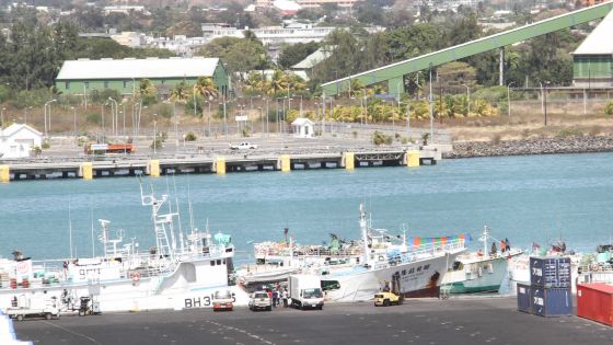 Bagarre et meurtre dans la rade de Port-Louis